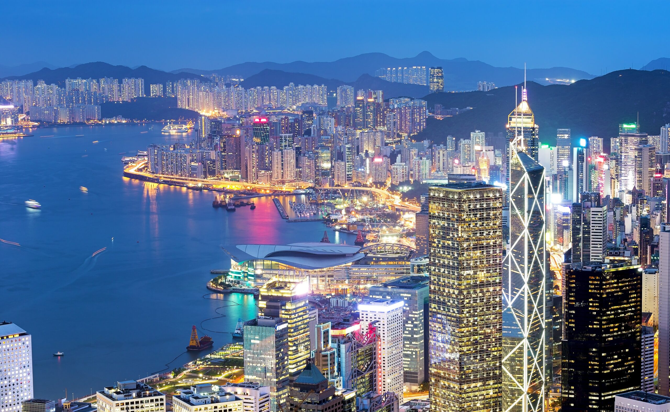 港股回暖：美联储降息+中美谈判助恒指延续反弹